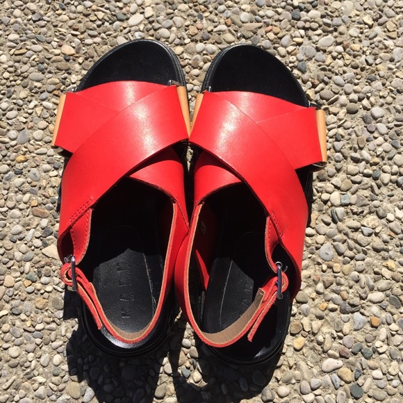 Marni Shoes - Marni Crossover Fussbett leather sandals red sz 35